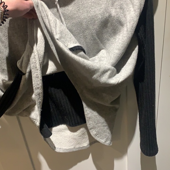 Black and grey urban outfitter sweater medium fits small - Picture 5 of 5